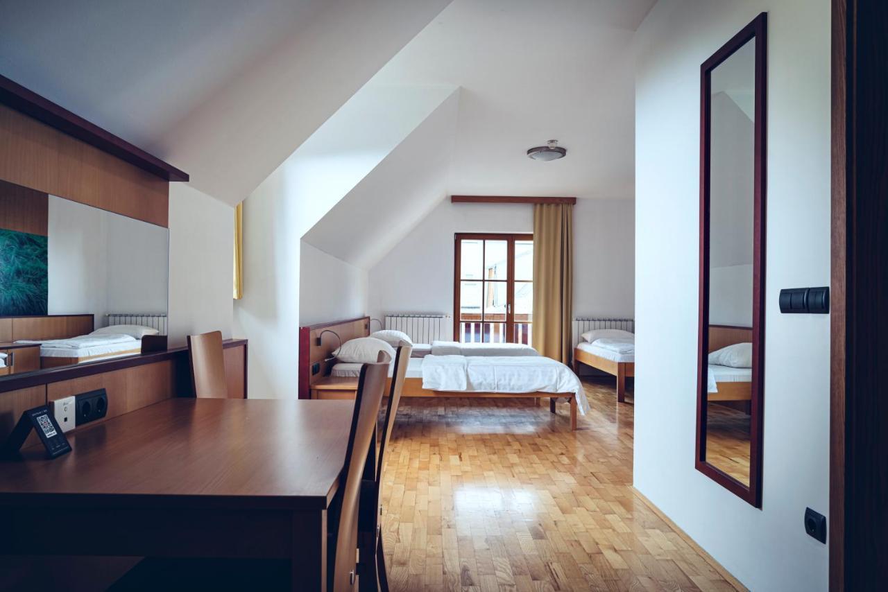 Pohorje Village Wellbeing Resort - Forest Hotel Videc Hočko Pohorje Buitenkant foto