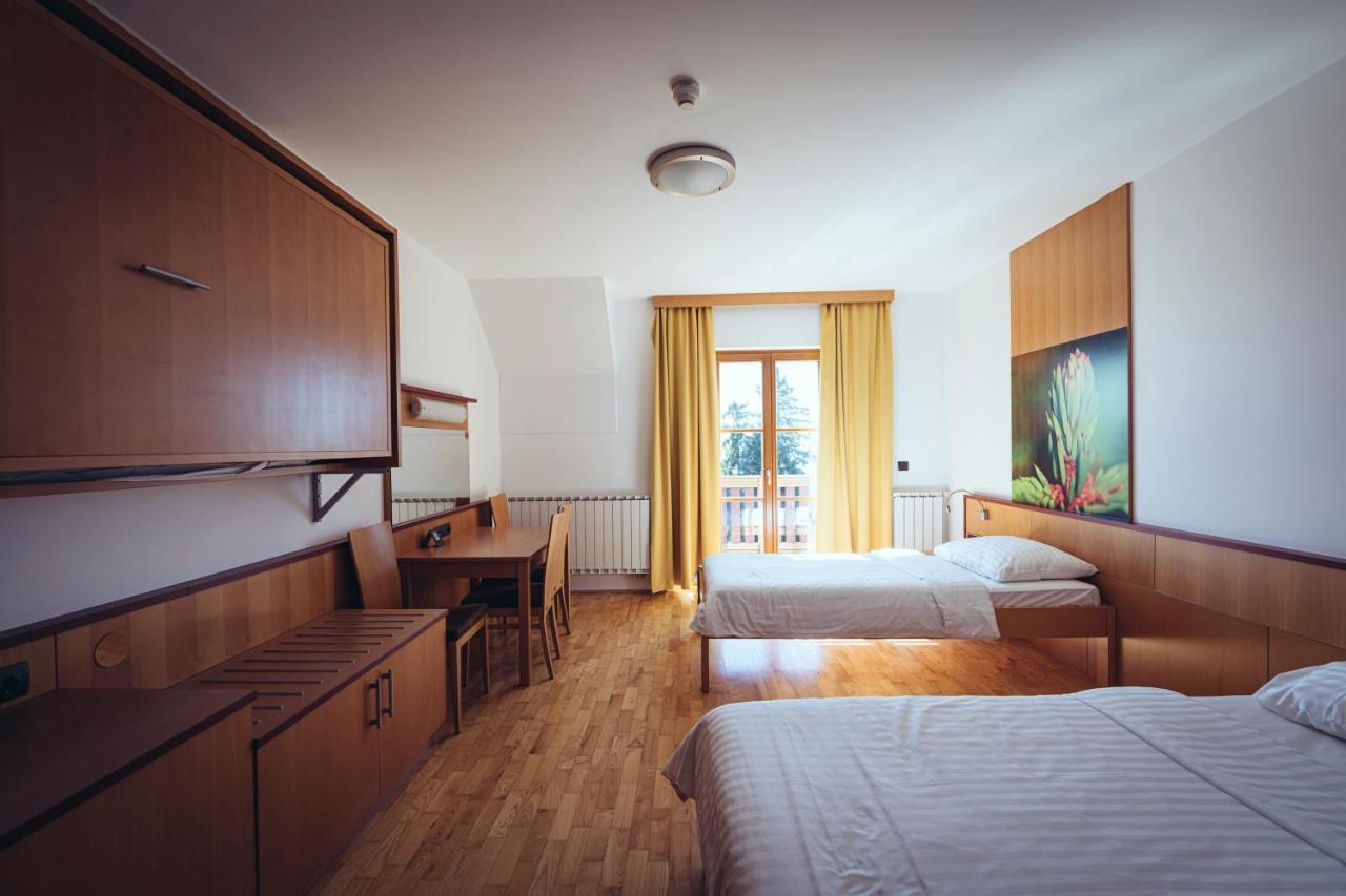 Pohorje Village Wellbeing Resort - Forest Hotel Videc Hočko Pohorje Buitenkant foto