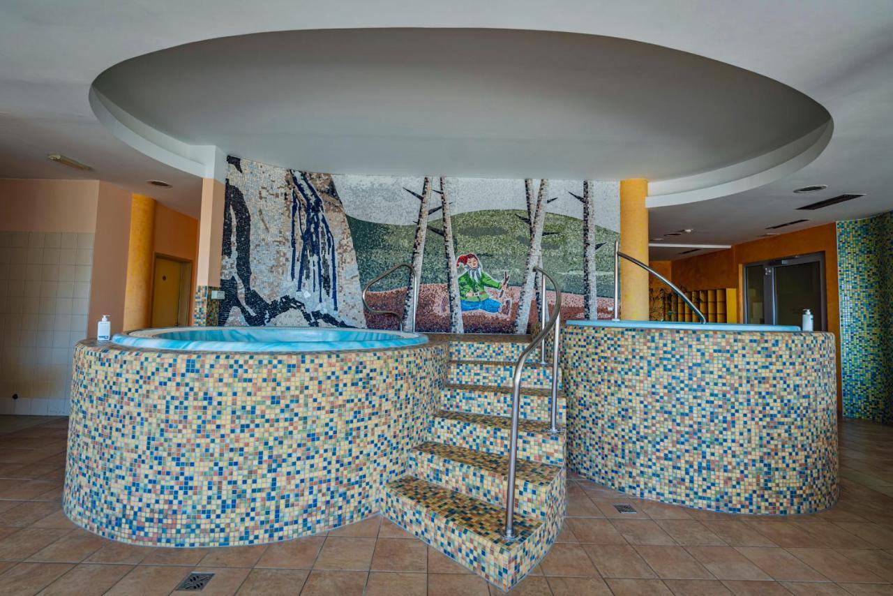 Pohorje Village Wellbeing Resort - Forest Hotel Videc Hočko Pohorje Buitenkant foto