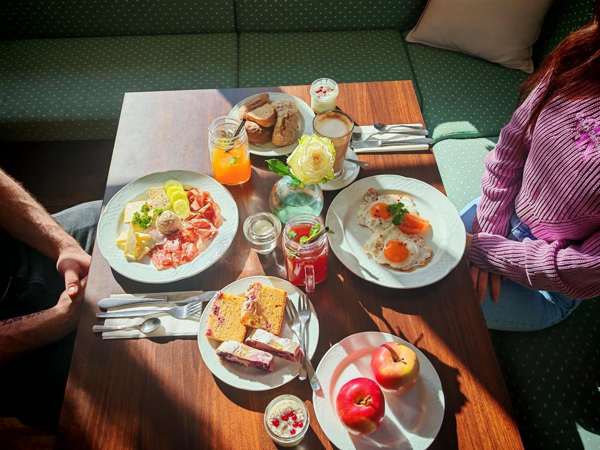 Pohorje Village Wellbeing Resort - Forest Hotel Videc Hočko Pohorje Buitenkant foto